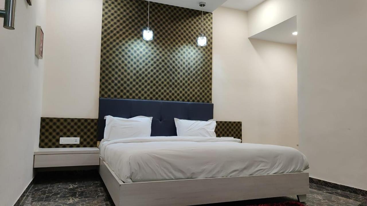 Vadpadraka Hotel And Resort Vadodara Exterior photo