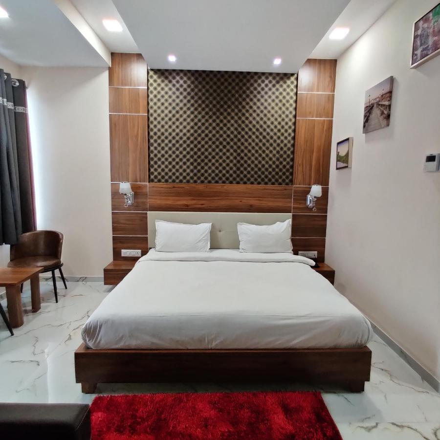 Vadpadraka Hotel And Resort Vadodara Exterior photo