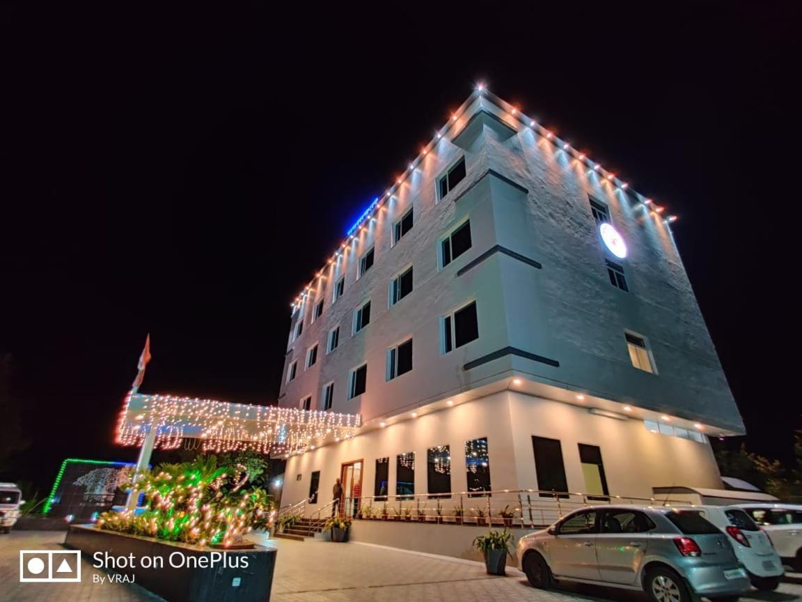 Vadpadraka Hotel And Resort Vadodara Exterior photo