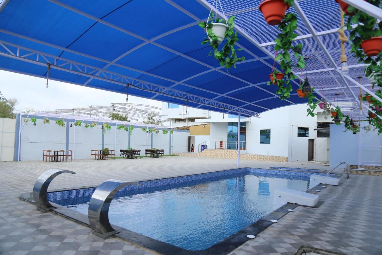 Vadpadraka Hotel And Resort Vadodara Exterior photo