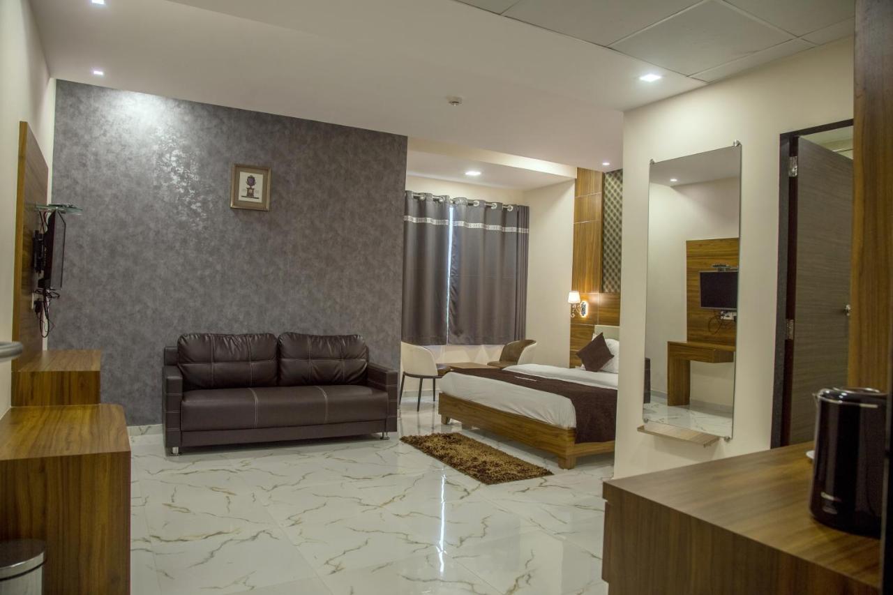Vadpadraka Hotel And Resort Vadodara Exterior photo