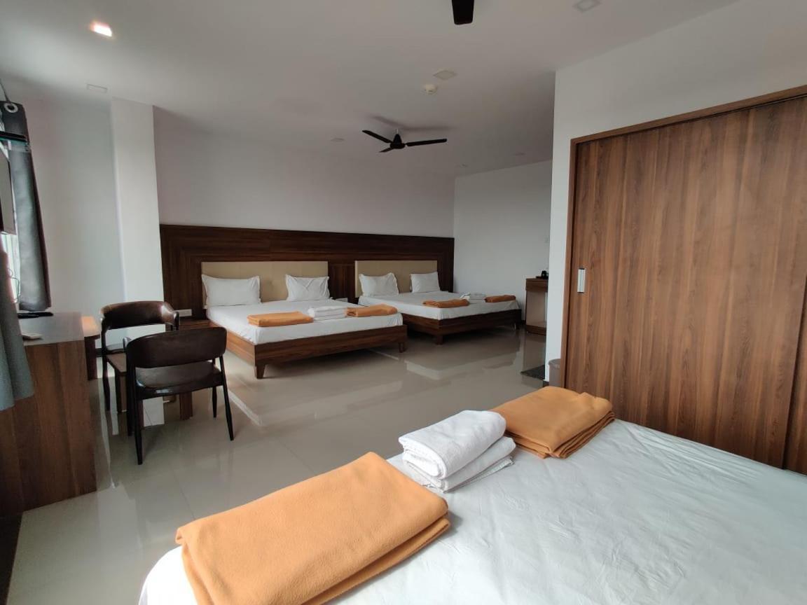 Vadpadraka Hotel And Resort Vadodara Exterior photo