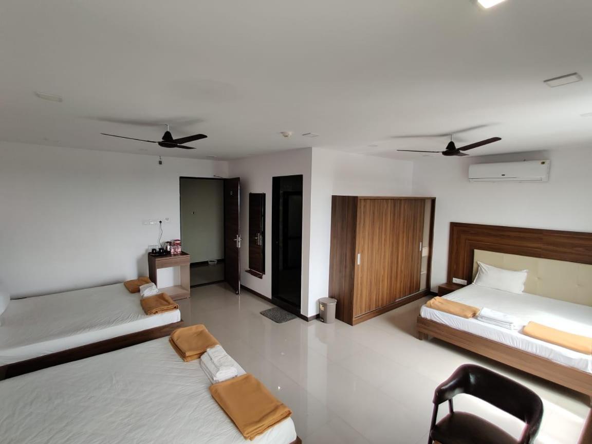 Vadpadraka Hotel And Resort Vadodara Exterior photo