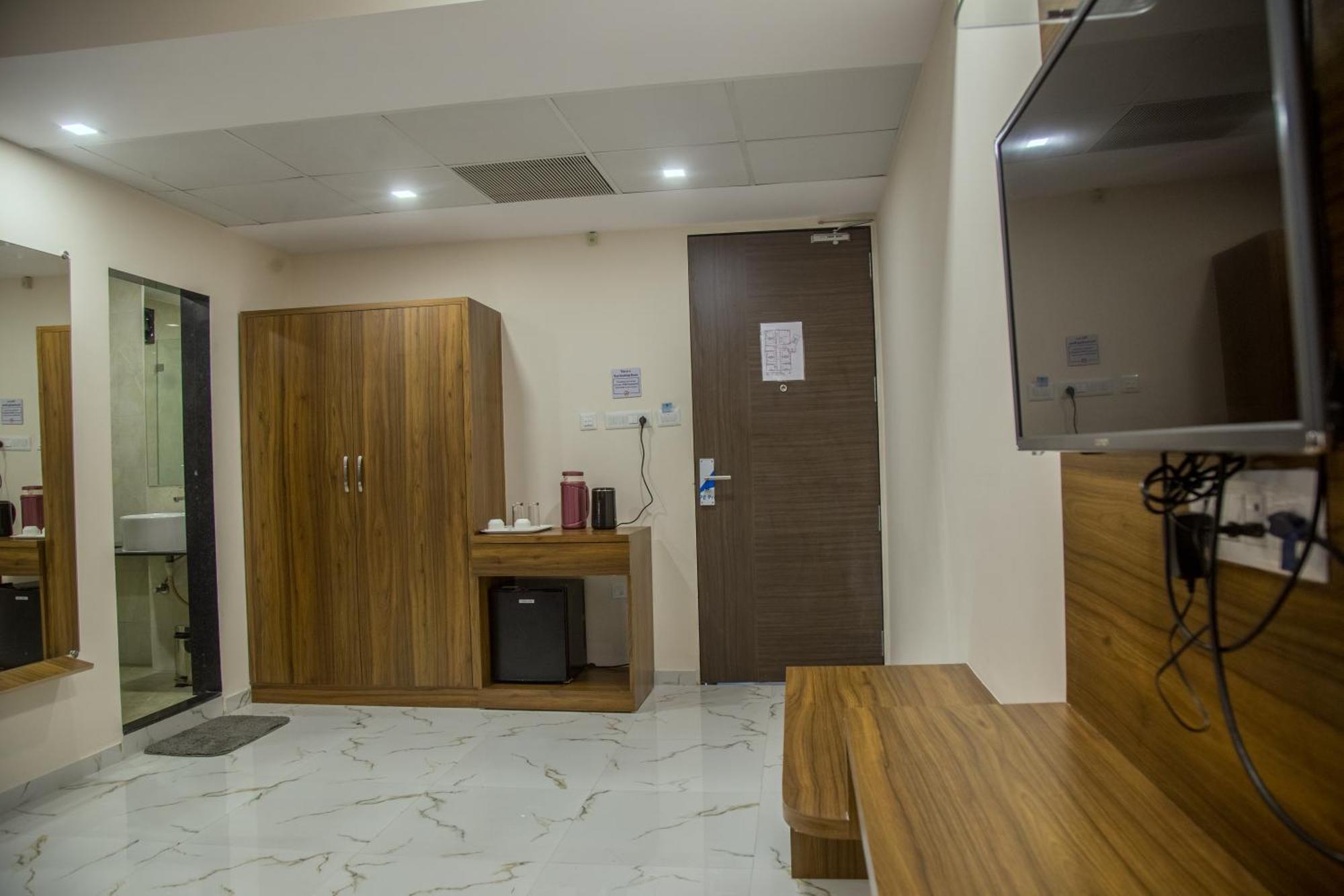 Vadpadraka Hotel And Resort Vadodara Exterior photo